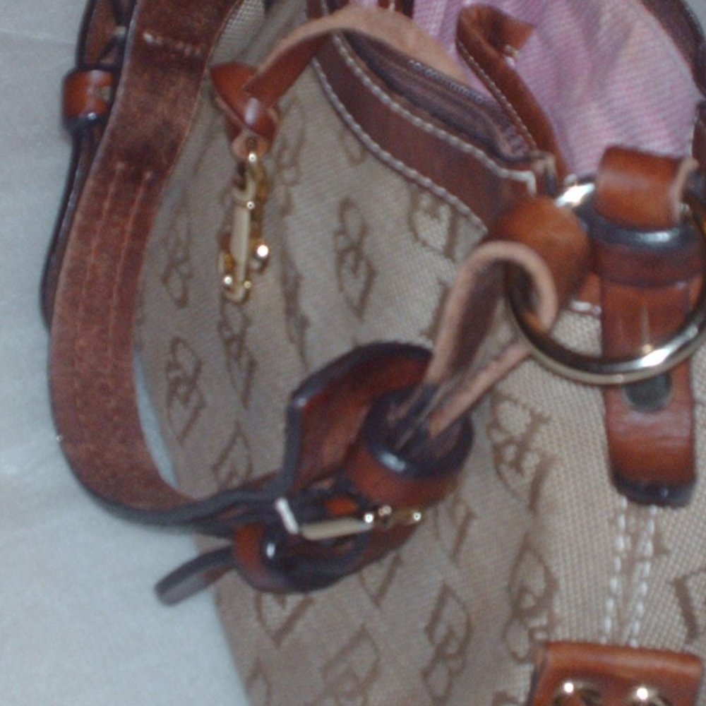 Lovely Dooney & Bourke purse - Picture 11 of 13